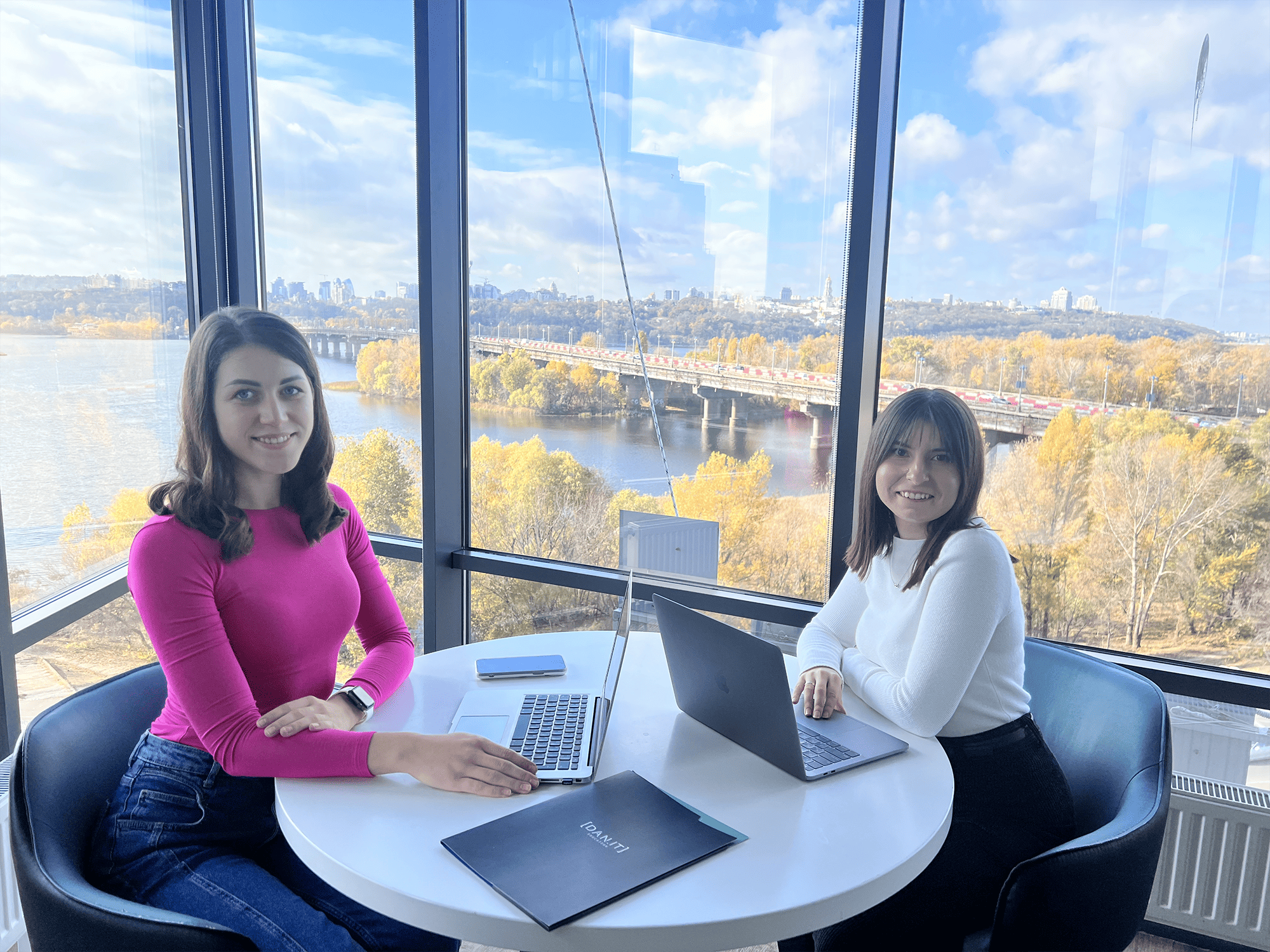 Переваги карʼєрного центру DAN.IT