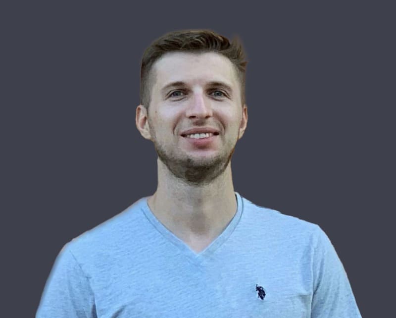 Роман Греков